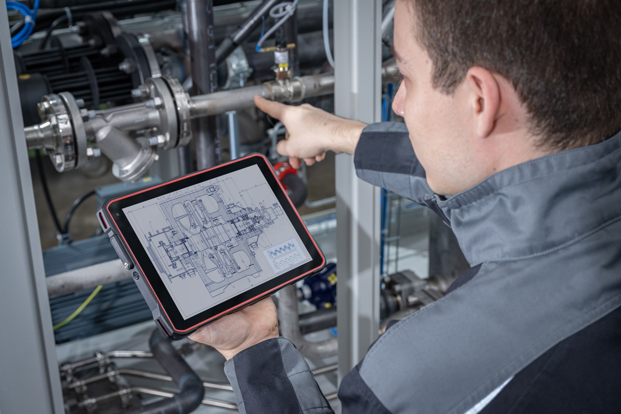 5G ANDROID™ AND WINDOWS TABLET WITH CHARGING OPTION FOR HAZARDOUS AREAS