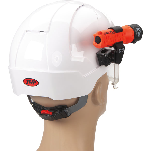 A mannequin head models a white JSP safety helmet with a Nightstick XPP-5418RX-K01 flashlight (Zone 0, 3 AA) mounted on it, featuring an adjustable grey chin strap; NFPA-1971-8.6 compliant.
